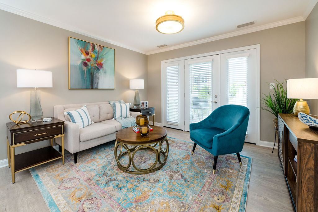 Verena at Hilliard luxury cottage living room white and blue chairs